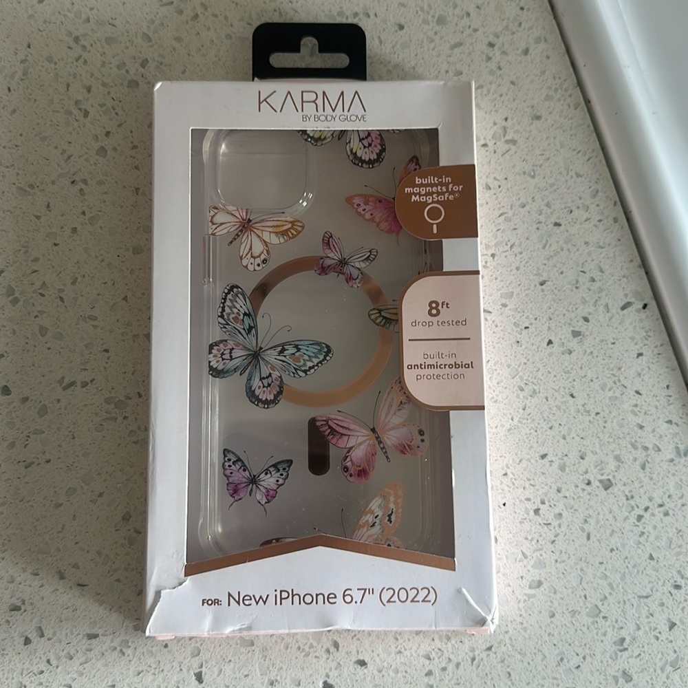 New IPhone 6.7” 2022 butterfly 🦋 rubber case